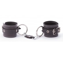 Черные кожаные наручники с контрастной строчкой