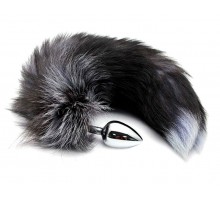 Серебристая анальная пробка с темным лисьим хвостом Black & White Fox Tail Size M