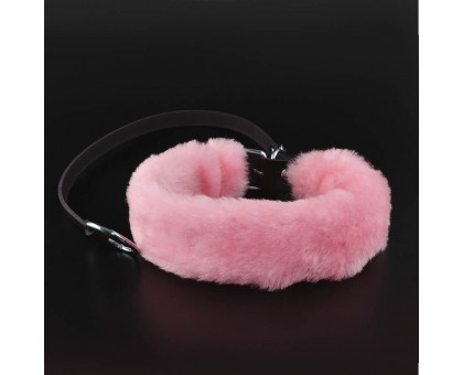Розовый меховой ошейник с кожаным поводком