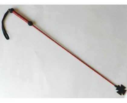 Короткий плетеный стек с наконечником-крестом и красной рукоятью - 70 см.