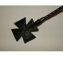 Чёрный плетеный стек с крестом на конце - 70 см.