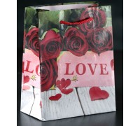 Маленький подарочный пакет  Love  - 15 х 12 см.