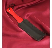 Черная шлепалка  Хлопушка  с красной ручкой - 32 см.