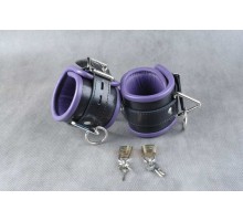 Чёрные подвёрнутые наножники с фиолетовым подкладом