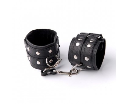 Чёрные наручники с клёпками