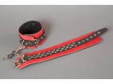Красные кожаные наручники на мягкой подкладке
