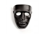 Чёрная маска из пластика