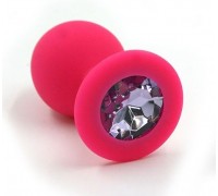 Розовая силиконовая анальная пробка с светло-фиолетовым кристаллом - 7 см.