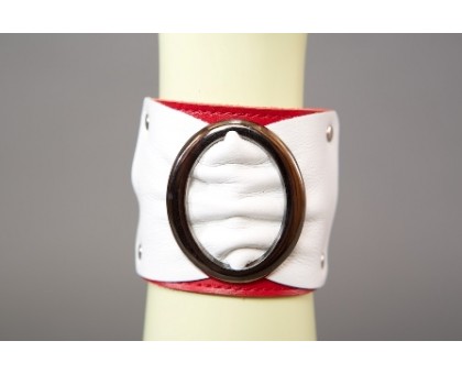 Бело-красный браслет с овальной пряжкой 