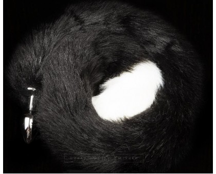 Серебристая анальная пробка с длинным черным хвостиком