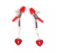 Красные металлические зажимы на соски с декором в виде сердечек на цепочке