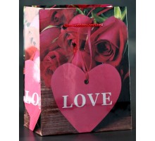 Подарочный пакет Love с розочками и сердечками - 15 х 12 см.