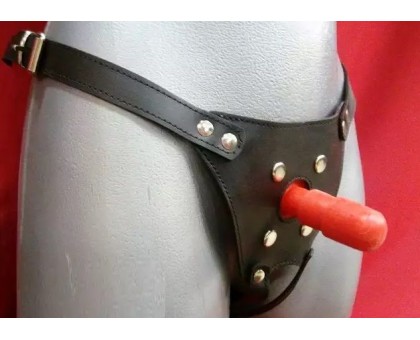 Чёрные кожаные трусы с плугом