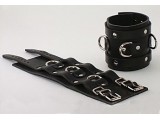 Чёрные не подшитые широкие наручник с 3 D-кольцами