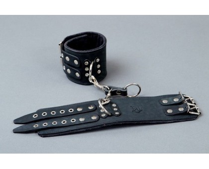 Широкие чёрные кожаные наручники