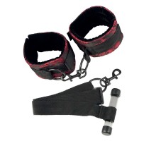 Атласные наручники с фиксацией на двери Scandal Over the Door Cuffs