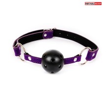Черно-фиолетовый пластиковый кляп-шарик с отверстиями Ball Gag